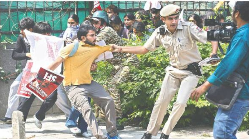 ককরোচের 'যন্তর মন্তর ২.০' কর্মসূচি ঘিরে সরকারের দমন-পীড়ন